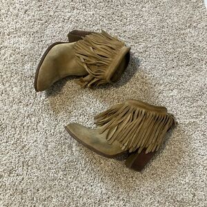 FRYE Womens Size 9B Distressed Tan Suede Fringe Heeled Ankle Boots Bootie